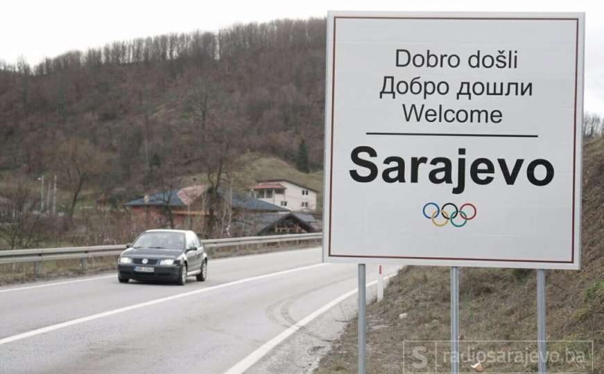 Nove table dobrodošlice s olimpijskim znakom na ulazima u Sarajevo